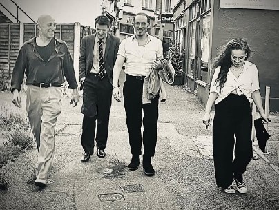 Dexter Shaw (Vocals + guitar), Thomas Lucas (Keyboard + harmonica), Loris Peverani (Drums) and Francesca Shaw (Double bass)